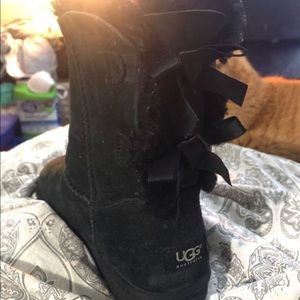 Size 7 Bailey Bow Uggs